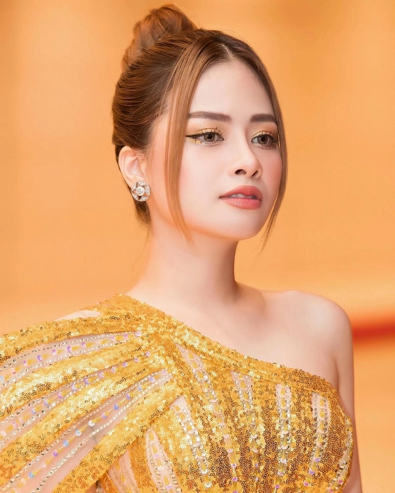 Dương Hoàng Yến cao mét bao nhiêu được quan tâm trên mạng