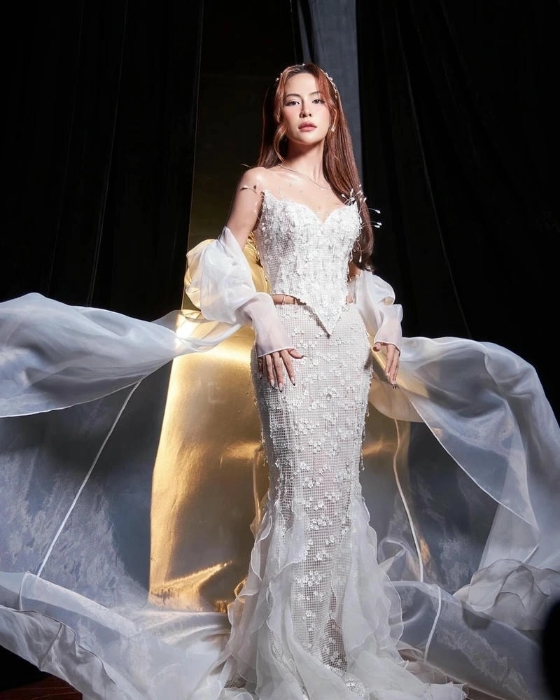 Đắm chìm trong lời bài hát Hà Nhi dĩ vãng nhạt nhòa