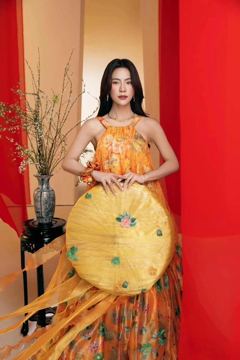 Thưởng thức màn biểu diễn Hà Nhi hát live ấn tượng