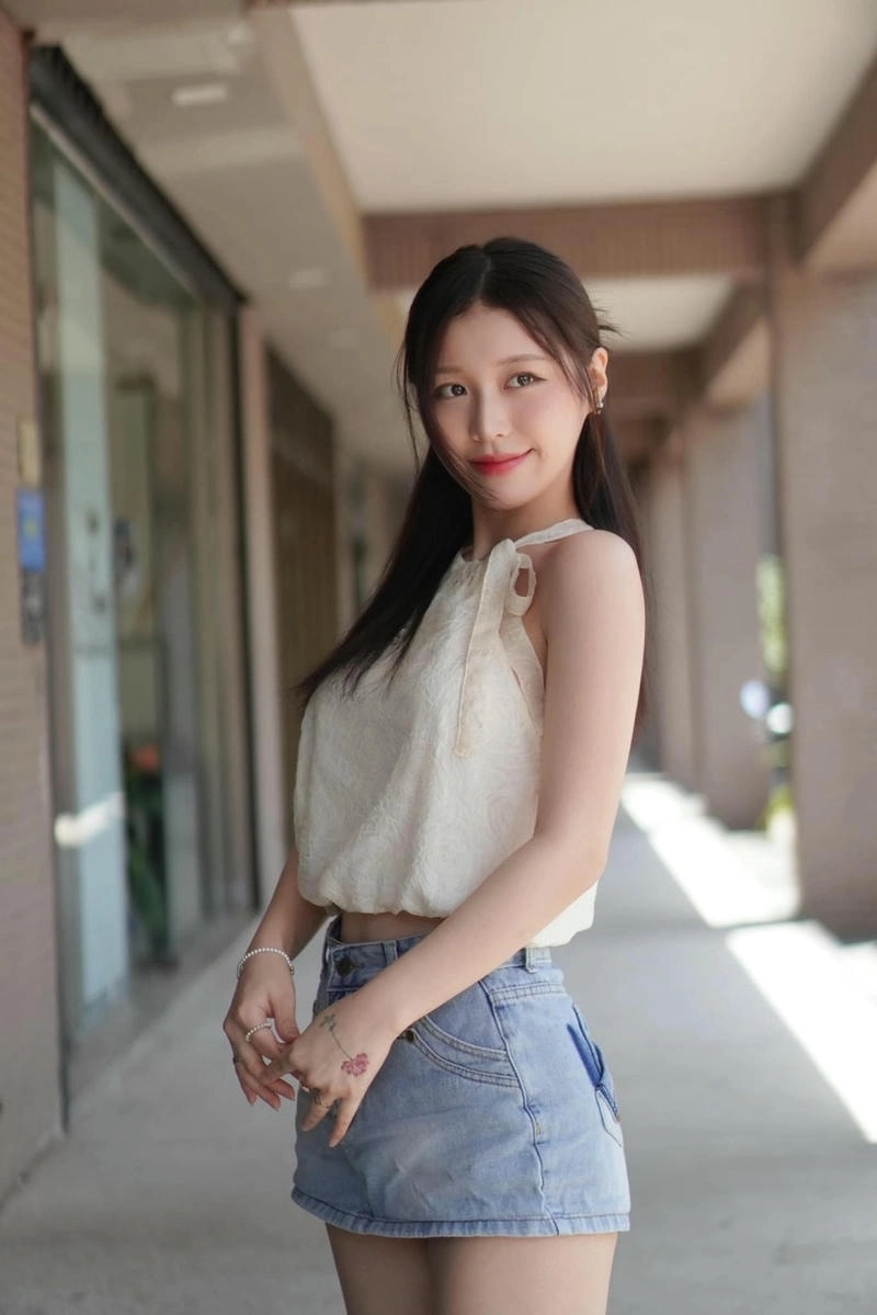 Cảm xúc với bóng hồng lẻ loi Han Sara