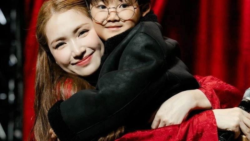 Lý do xúc động khiến Hoà Minzy nhận con nuôi