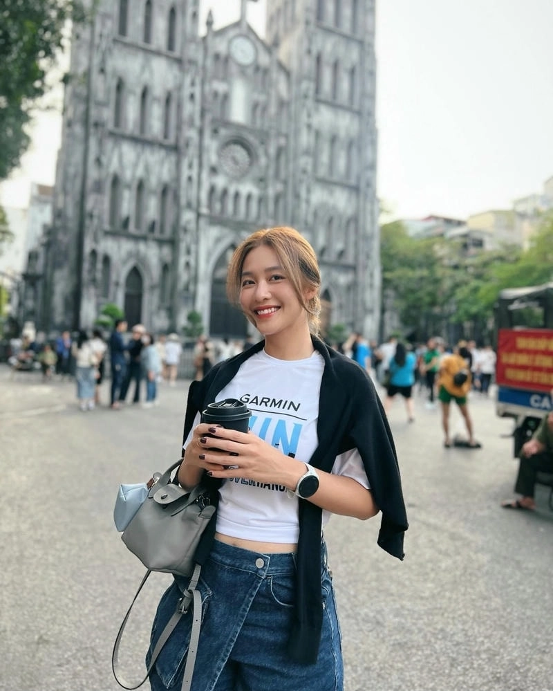Ca sĩ Khả Ngân bất ngờ với giọng hát