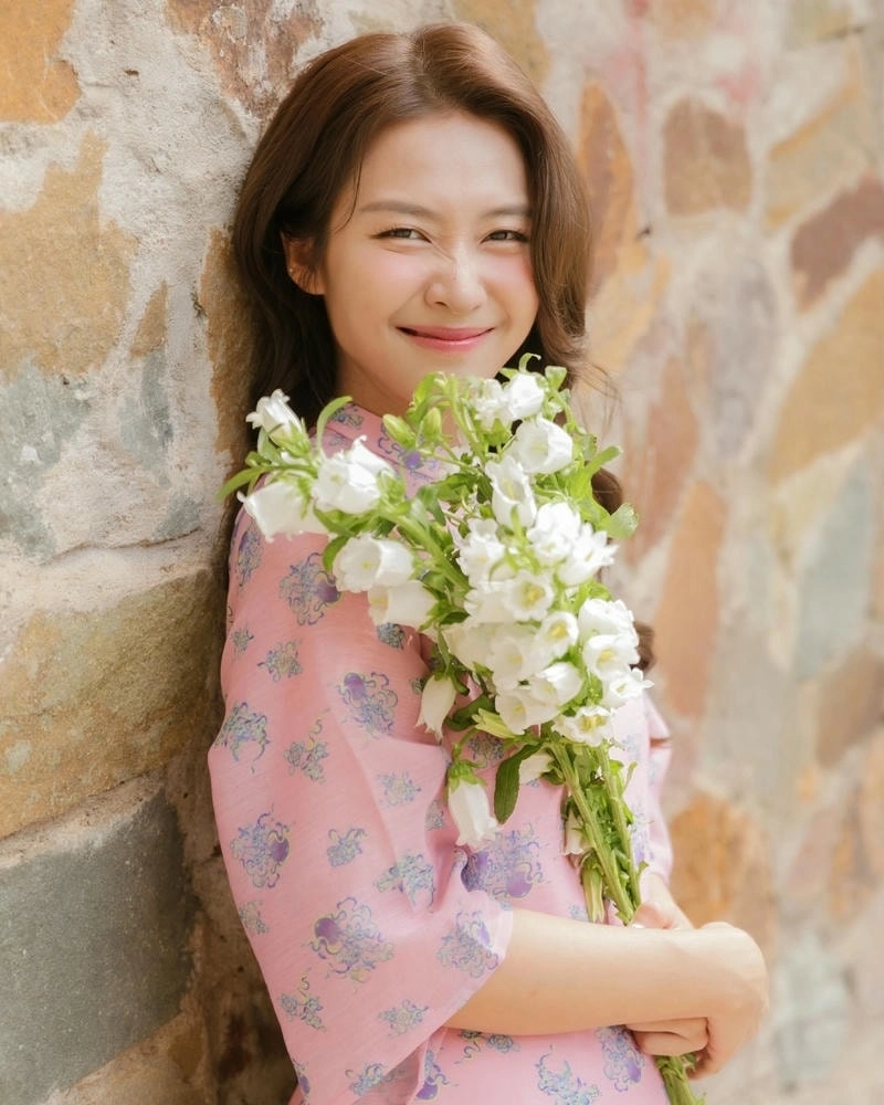 Khả Ngân profile được tìm kiếm rộng rãi