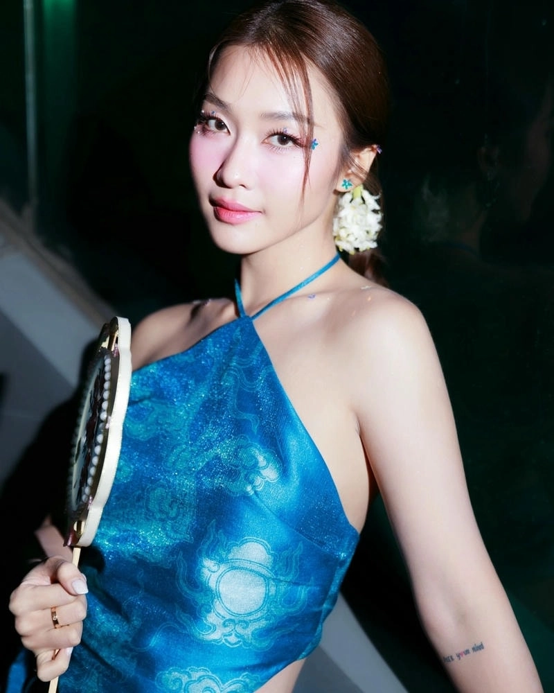 Khả Ngân 11 tháng 5 ngày thời trang đầy phong cách
