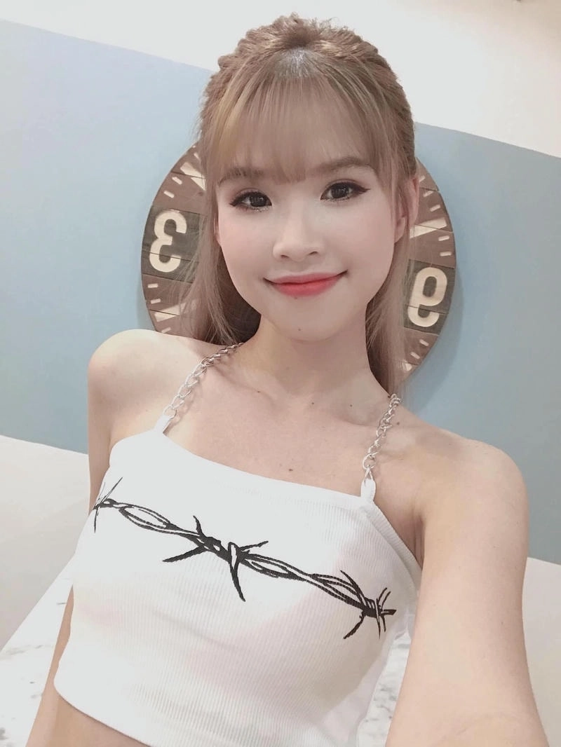 Khám phá hình ảnh ca sĩ Khởi My xinh đẹp