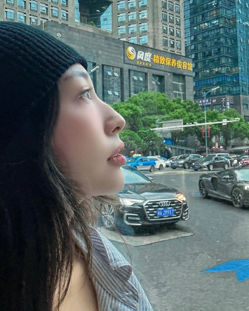 Theo dõi Khổng Tú Quỳnh livestream cùng fan cực vui