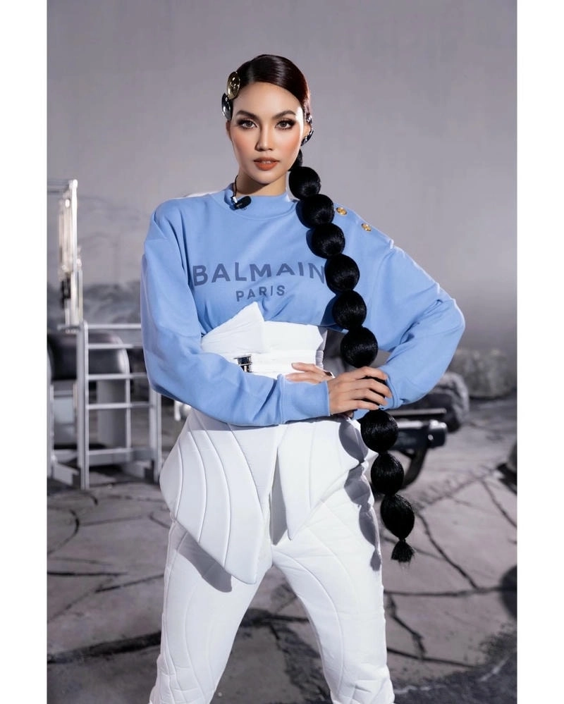 Lan Khuê chiều cao vượt trội gây chú ý