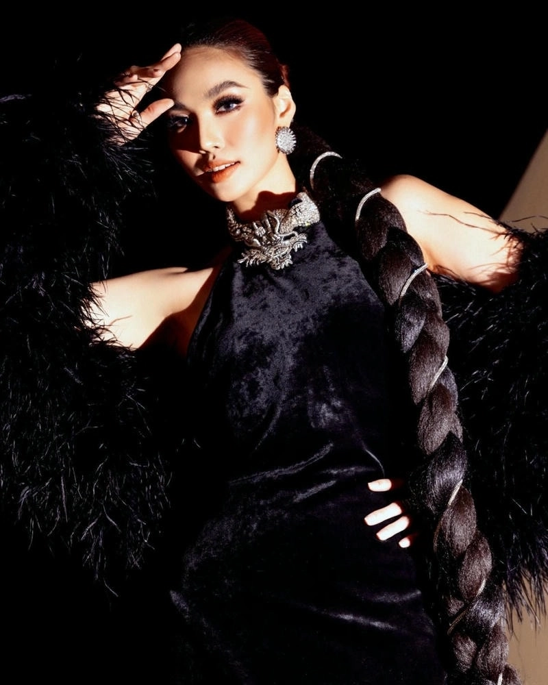 Ca sĩ Lan Khuê chưa từng xuất hiện chính thức