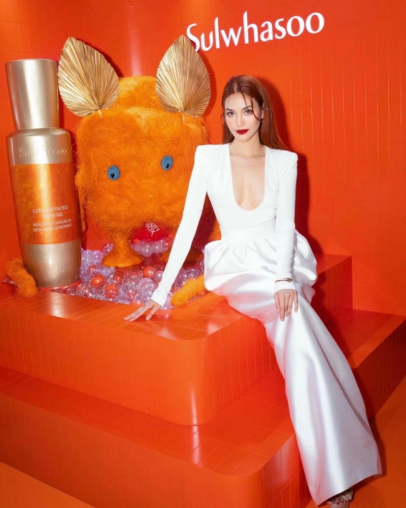 Lan Khuê thi hoa hậu ở Trung Quốc gây bão truyền thông