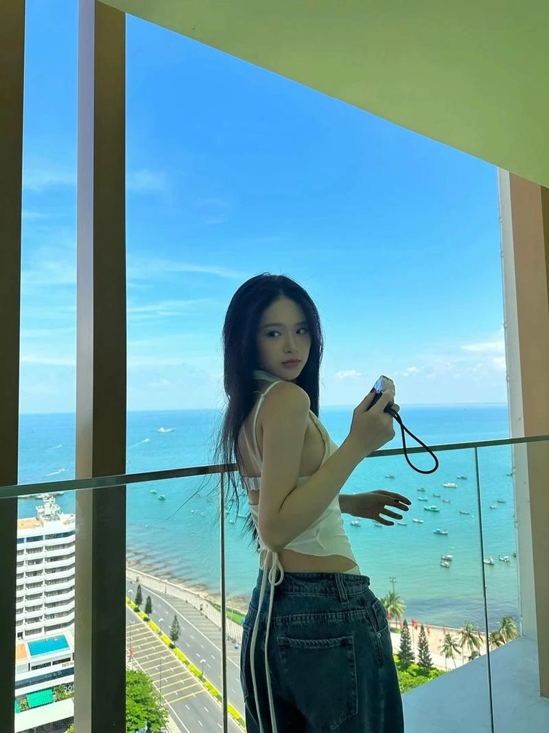 Anh Linh Ka xuất hiện cùng cô nàng