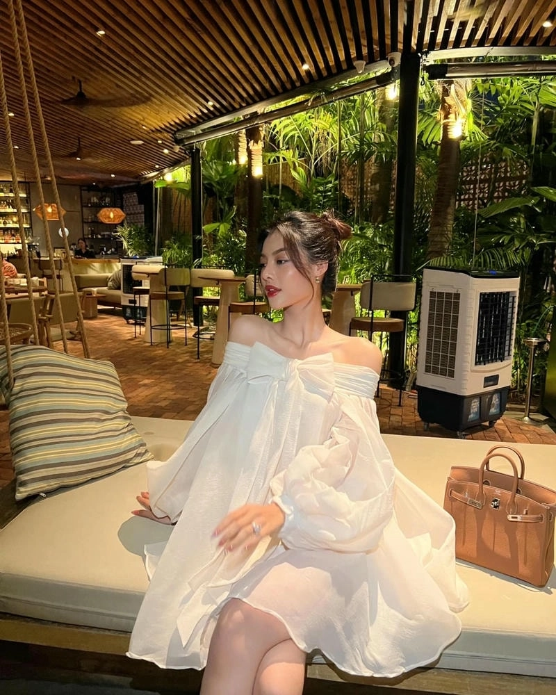 Nhan sắc cuốn hút của Á Hậu Lona Kiều Loan