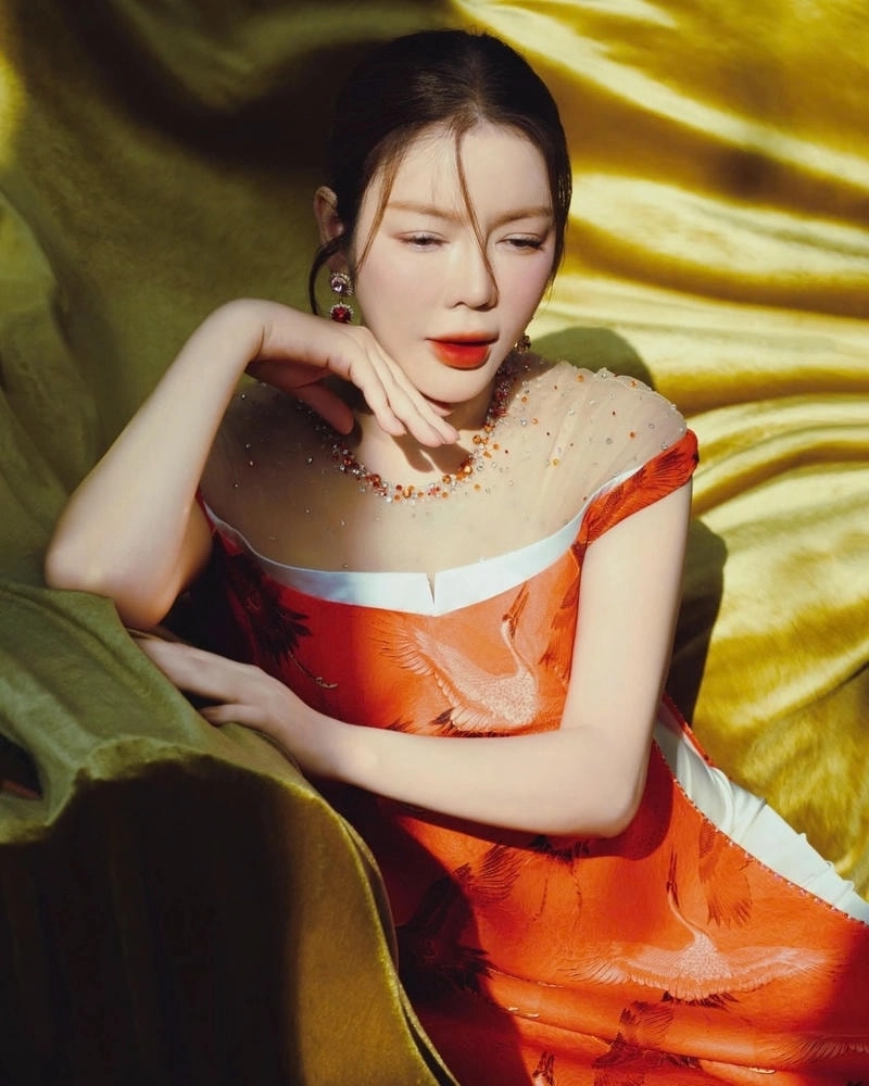 Lý Nhã Kỳ xuất hiện với vẻ đẹp sang trọng