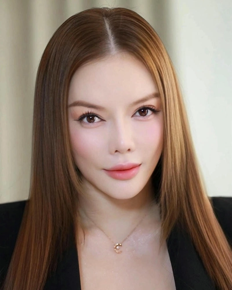 Phong cách của diễn viên Lý Nhã Kỳ đầy cuốn hút