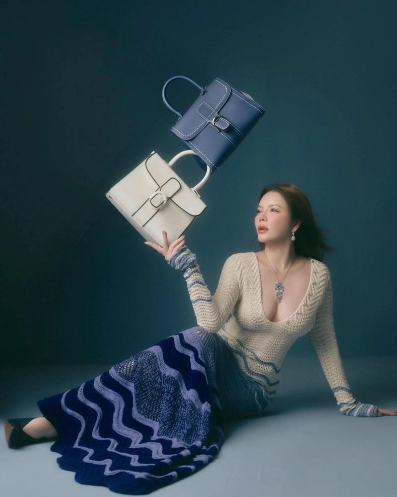 Vẻ đẹp Lý Nhã Kỳ trẻ qua từng khung hình