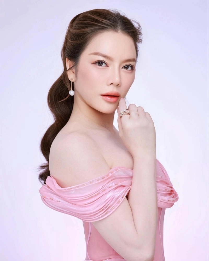 Toàn cảnh biệt phủ Lý Nhã Kỳ xa hoa