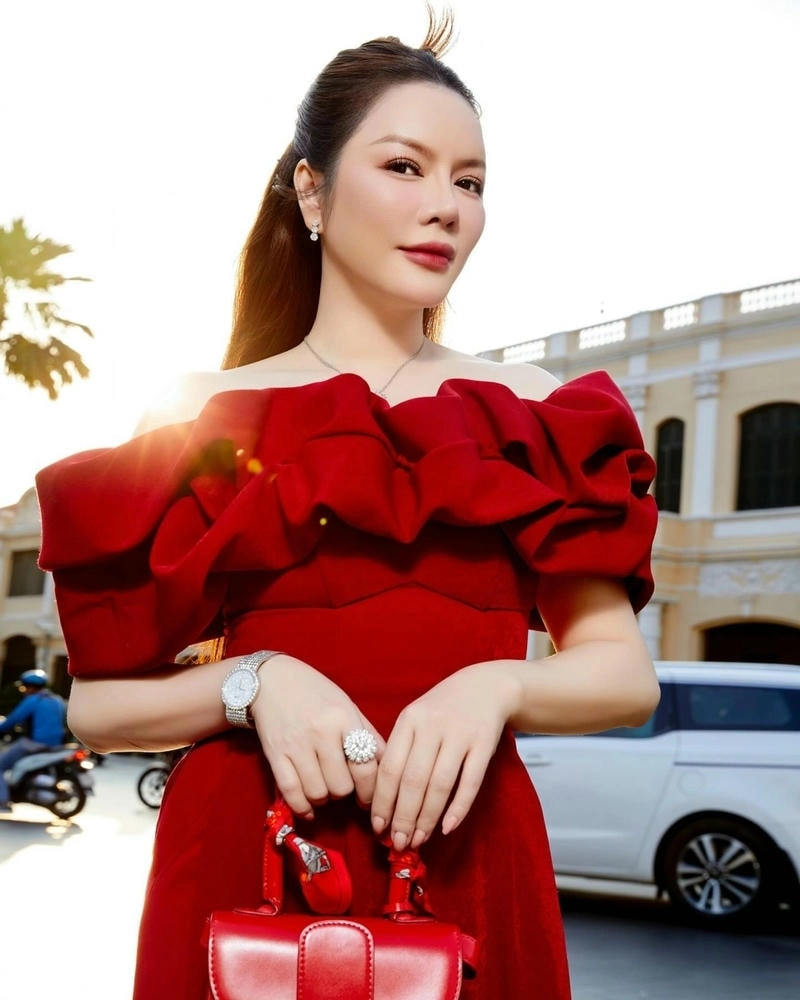 Bật mí Lý Nhã Kỳ kinh doanh gì để giàu