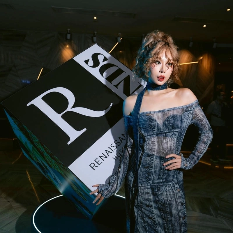 Khán giả tìm hiểu Mai Âm Nhạc là ai sau màn thể hiện