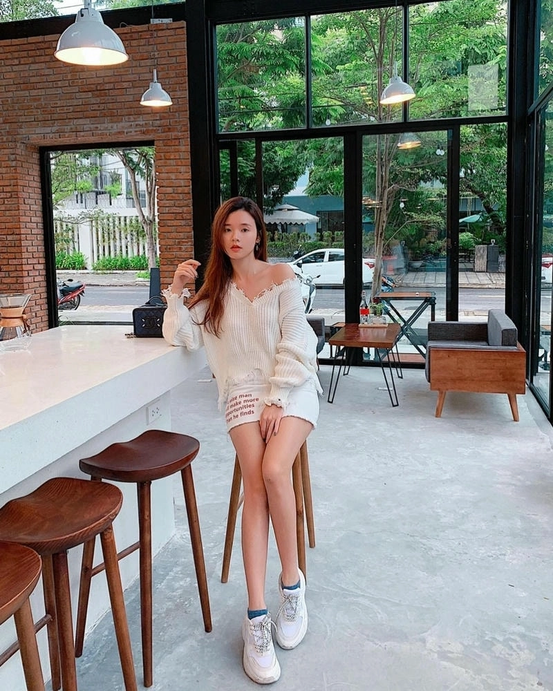 Ảnh đời thường không son phấn mặt mộc Midu