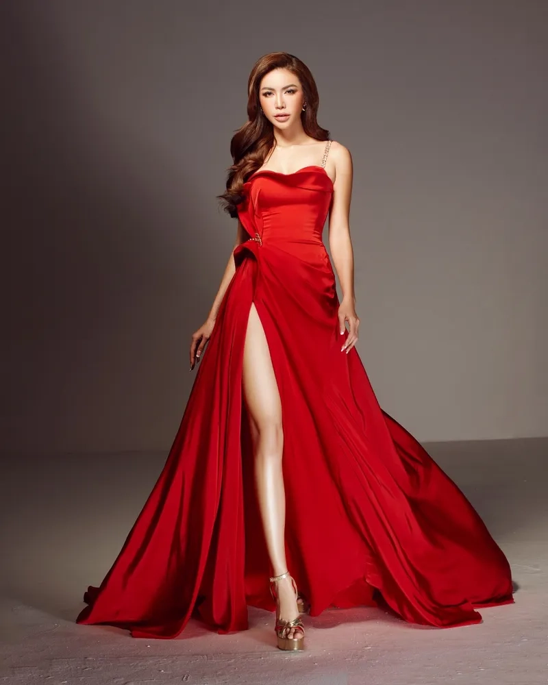 Hình ảnh đời thường của Minh Tú' trẻ trung