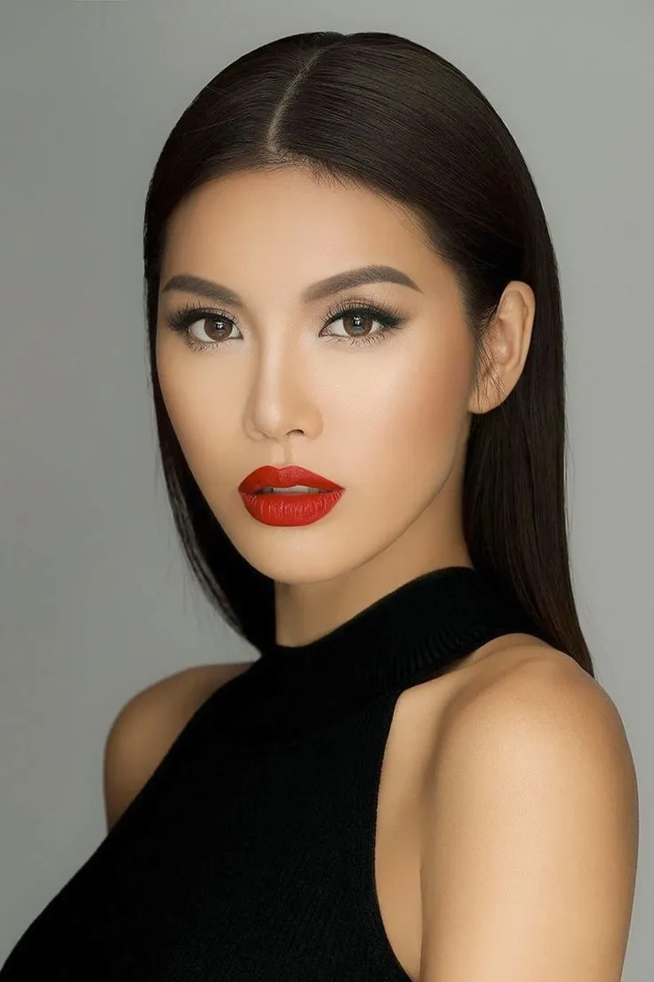 Phong thái quyến rũ của Hoa hậu Minh Tú