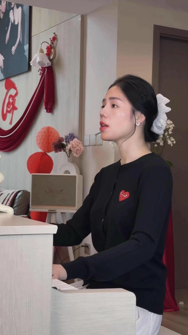 Khám phá ngay Nguyễn Hương Ly trong bộ sưu tập mới