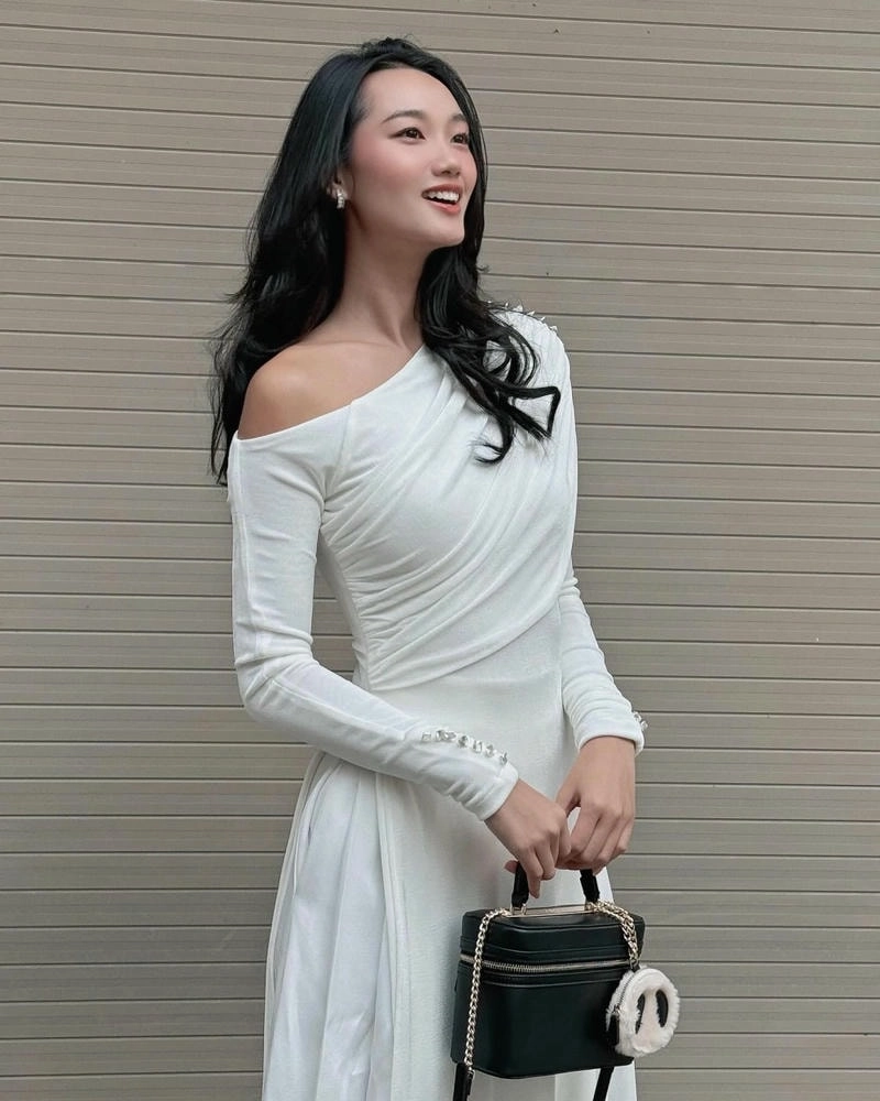 Khám phá hình ảnh của Nguyễn Quỳnh Anh The Face