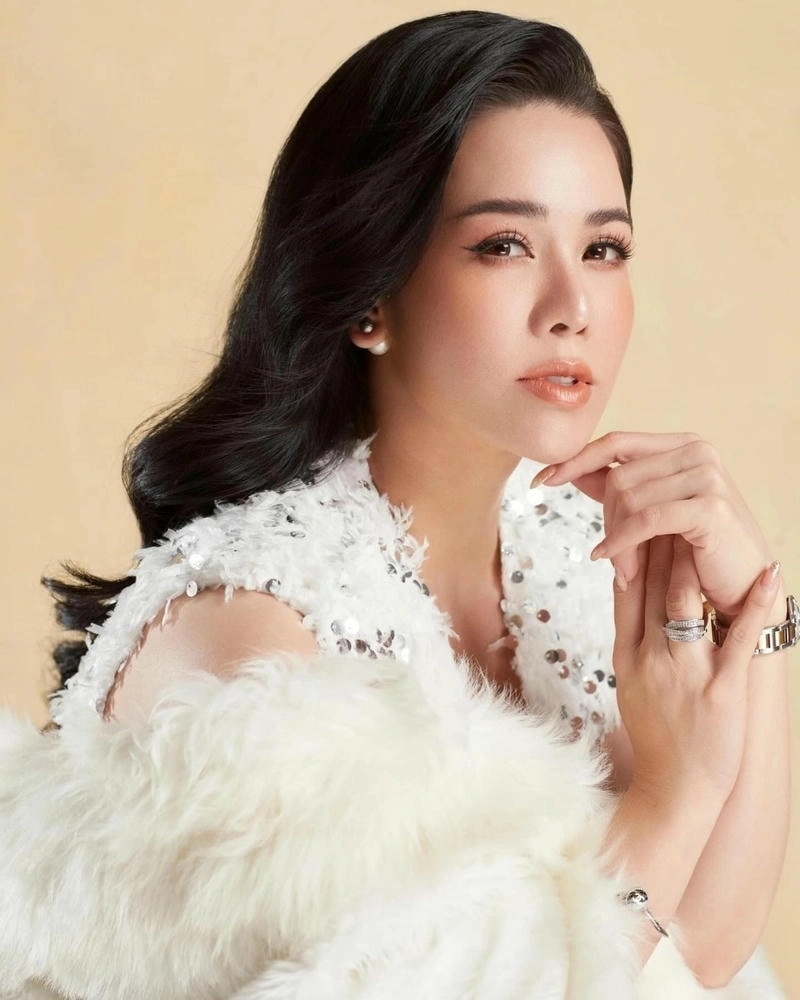 Nhật Kim Anh cuốn hút với giọng ca sâu lắng