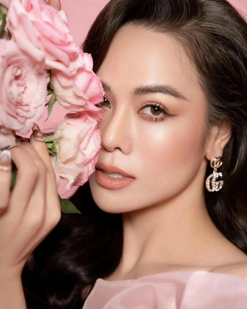 Khám phá tiểu sử Nhật Kim Anh chi tiết