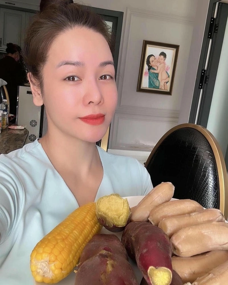 Lắng nghe Nhật Kim Anh hát live cực cuốn