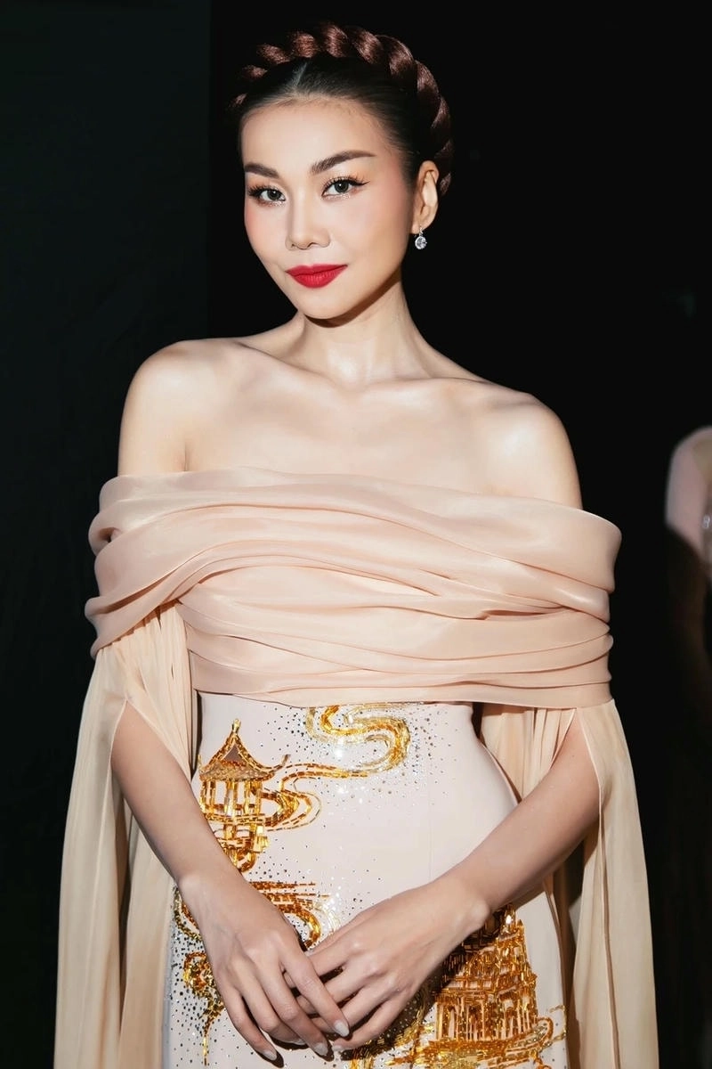 Vẻ duyên dáng nổi bật của Mc Thanh Hằng