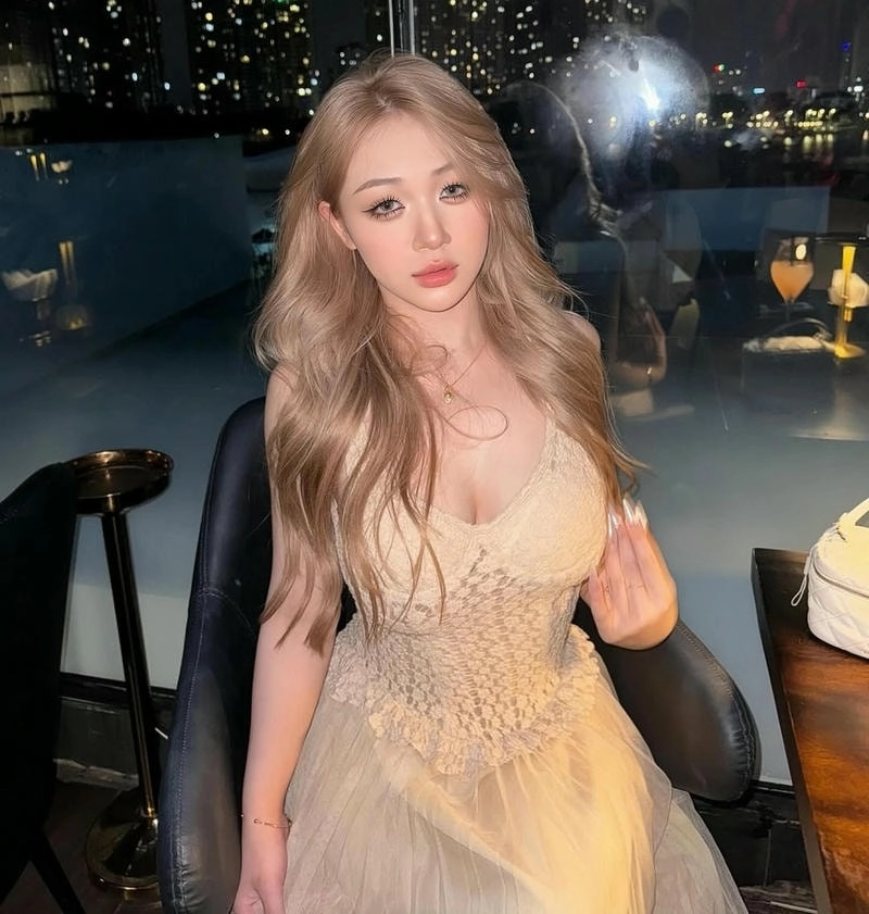 Gây bão với Trần Hà Linh hoa khôi ngoại thương