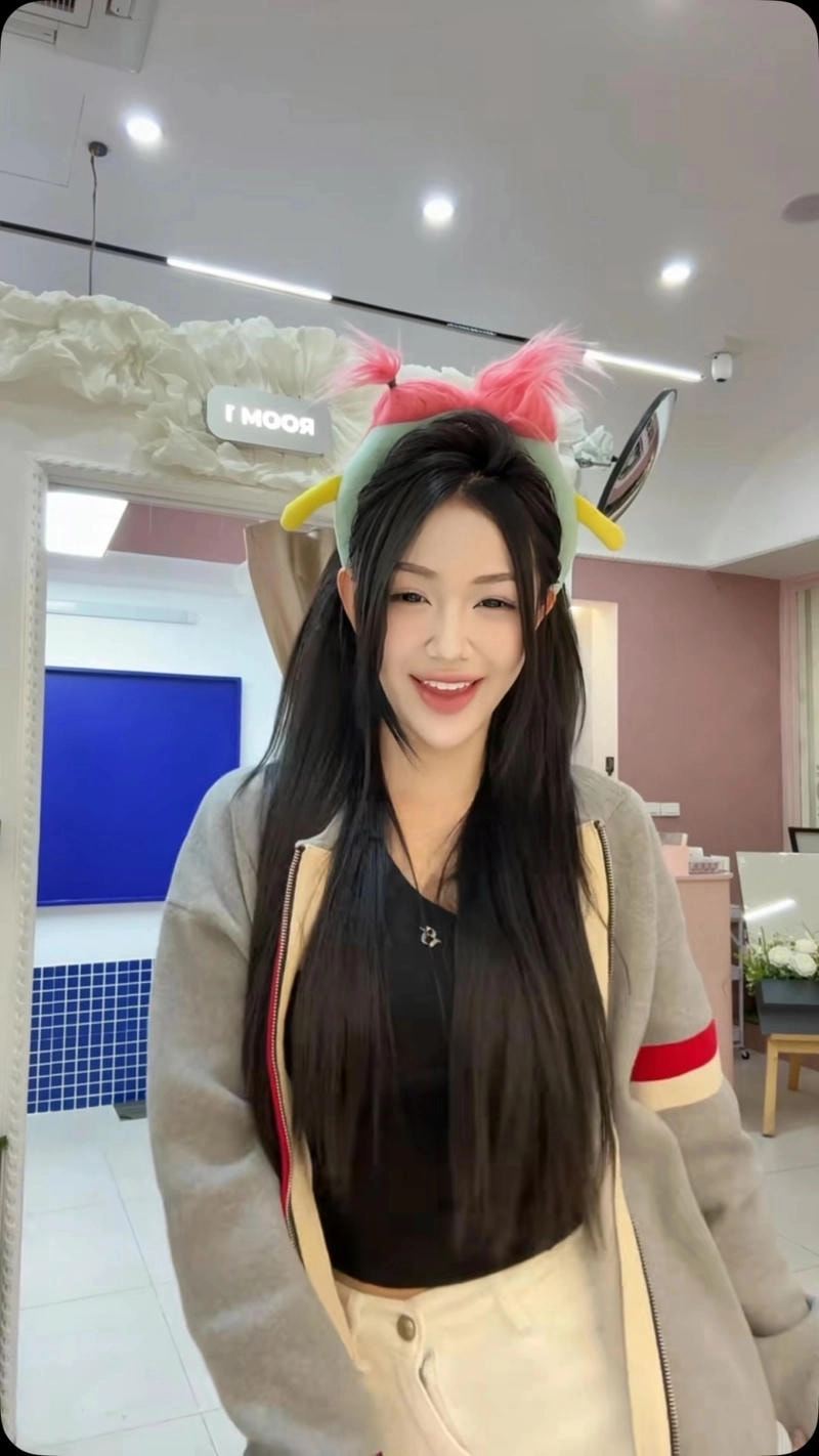 Hình ảnh Trần Hà Linh new vừa lộ diện