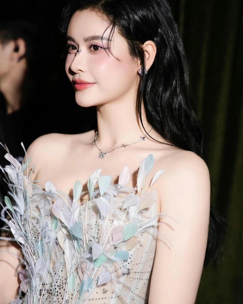 Trương Quỳnh Anh karaoke là lựa chọn yêu thích trong các buổi hát nhóm