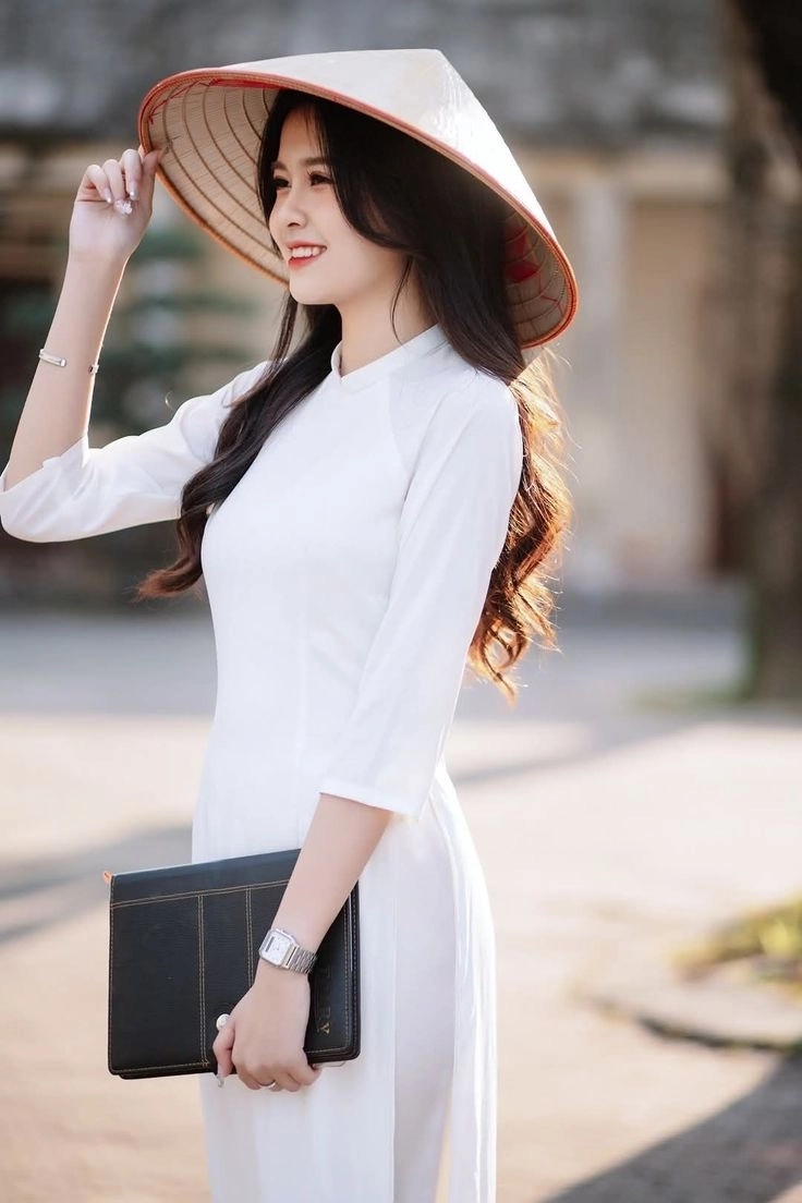 Áo dài học sinh trắng cho ngày khai giảng
