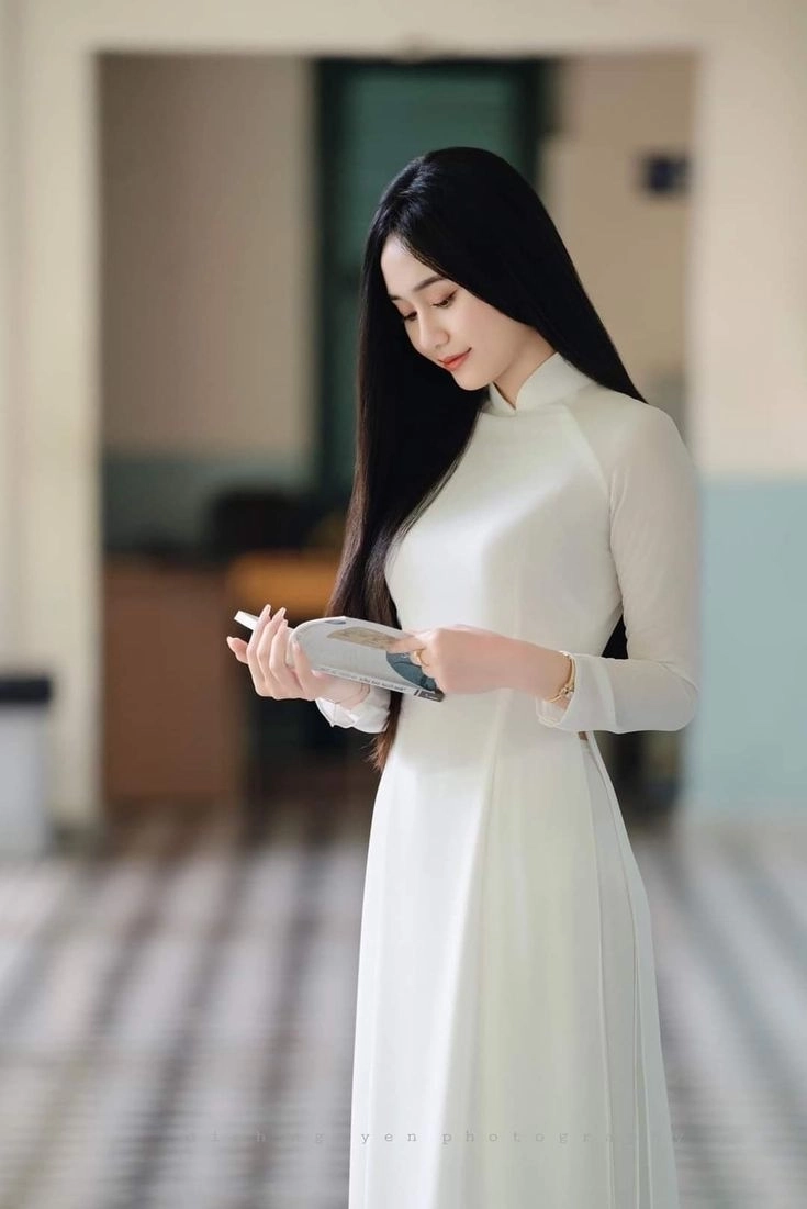Áo dài nu sinh trắng tinh khôi dễ thương