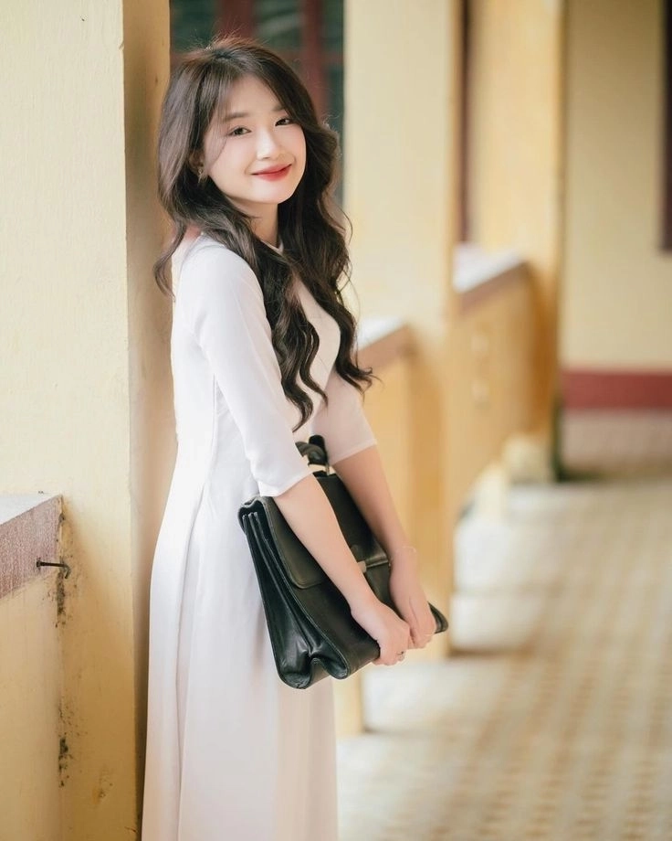 Hình ảnh áo dài nữ sinh trong sáng