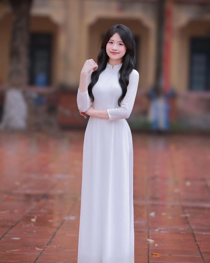 Hình nữ sinh mặc áo dài trắng trong veo