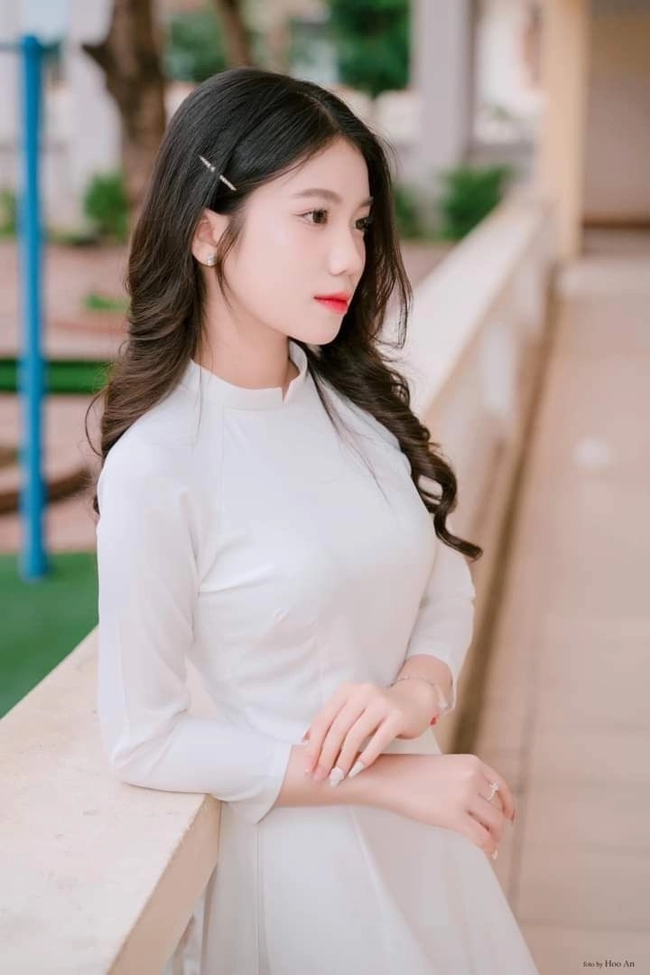 Ảnh đẹp áo dài trắng nữ sinh thanh lịch