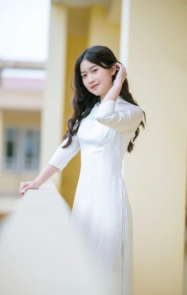 Ảnh nữ mặc áo dài dịu dàng thướt tha