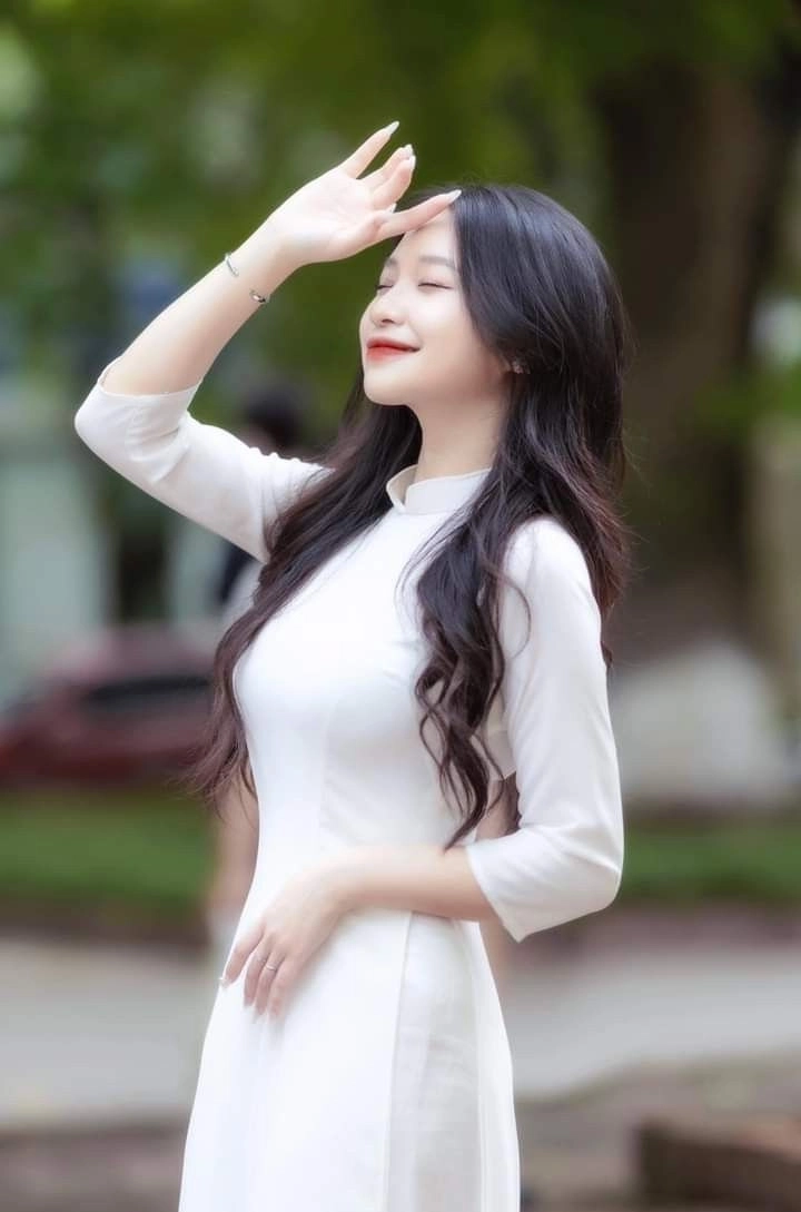 Ảnh thiếu nữ mặc áo dài đẹp rạng rỡ