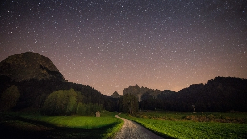 Mẫu hình nền phong cảnh anime đêm chất lượng 4K