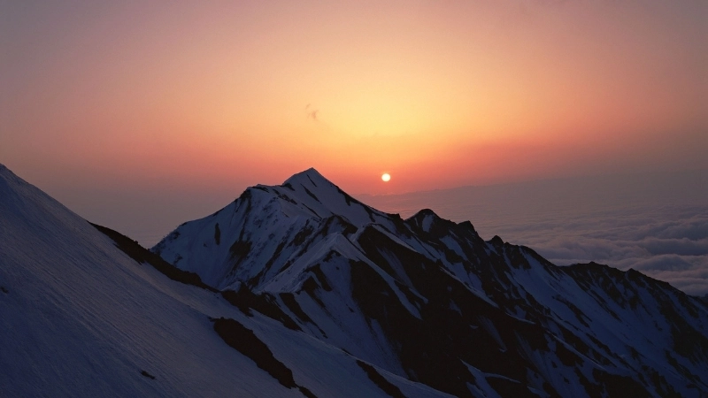 Ảnh phong cảnh núi non hùng vĩ của dãy Alps huyền thoại