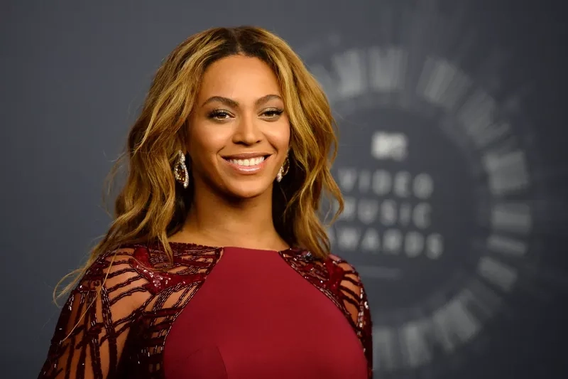 Khoảnh khắc tỏa sáng với halo beyoncé