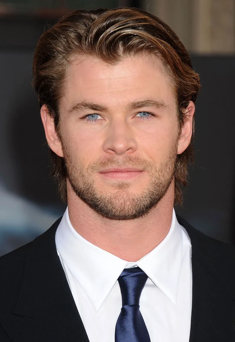 Chris Hemsworth body vạm vỡ trên phim trường
