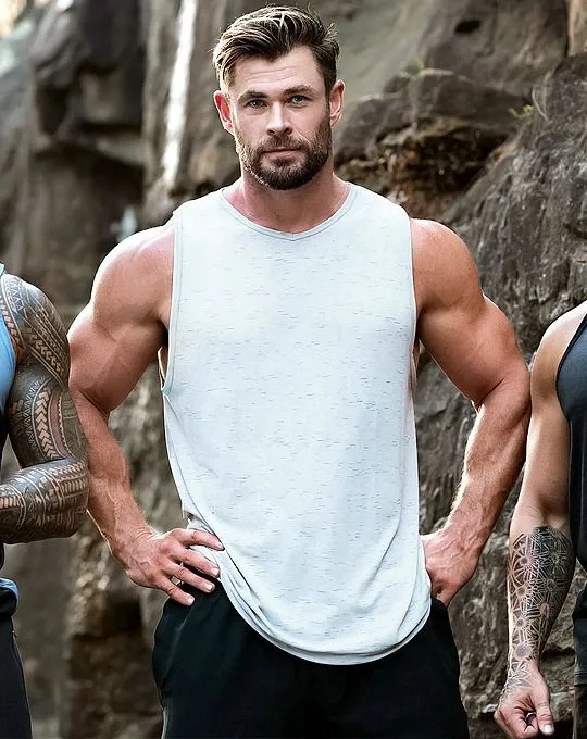 Ảnh Chris Hemsworth 6 múi đầy nam tính