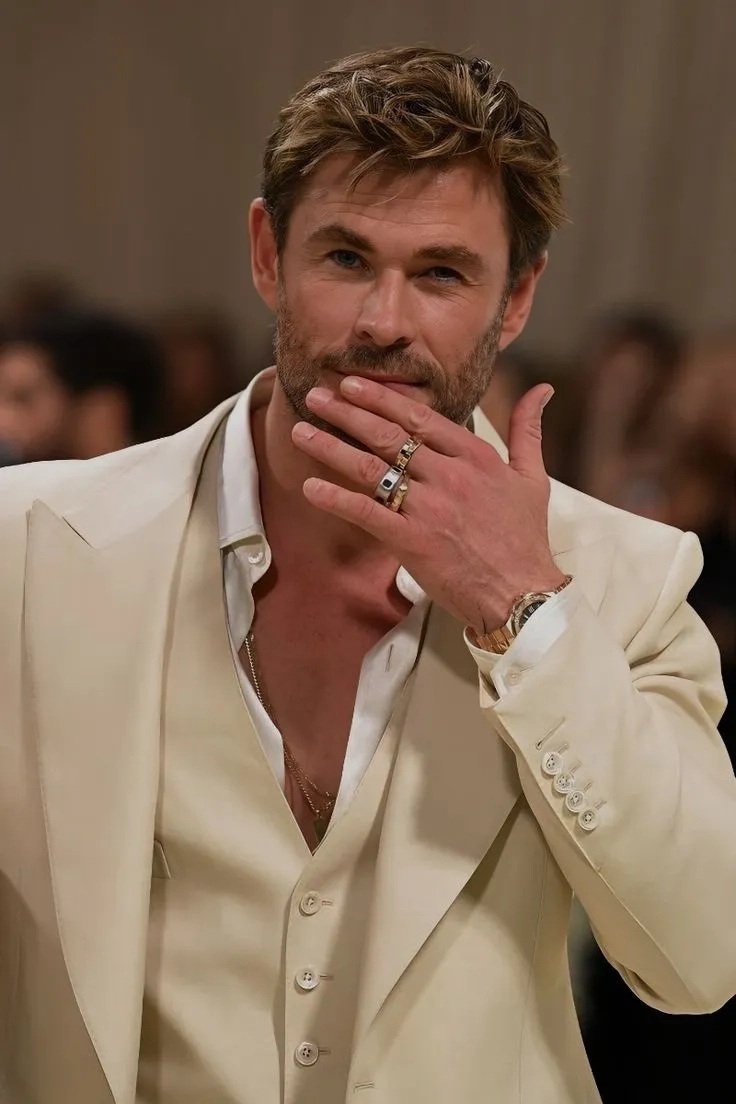 Tạo hình ấn tượng của Chris Hemsworth Thor