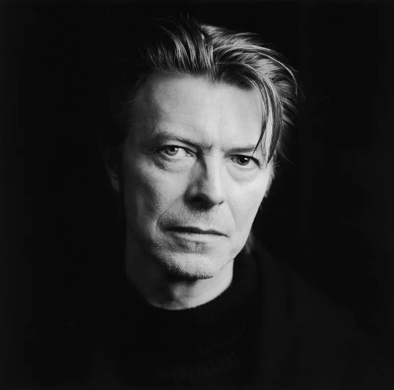 David Bowie với ca khúc Starman