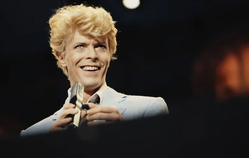David Bowie trong tạo hình Ziggy Stardust mang tính biểu tượng
