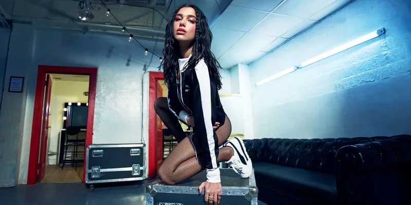Dua Lipa trình diễn ca khúc đột phá Be The One