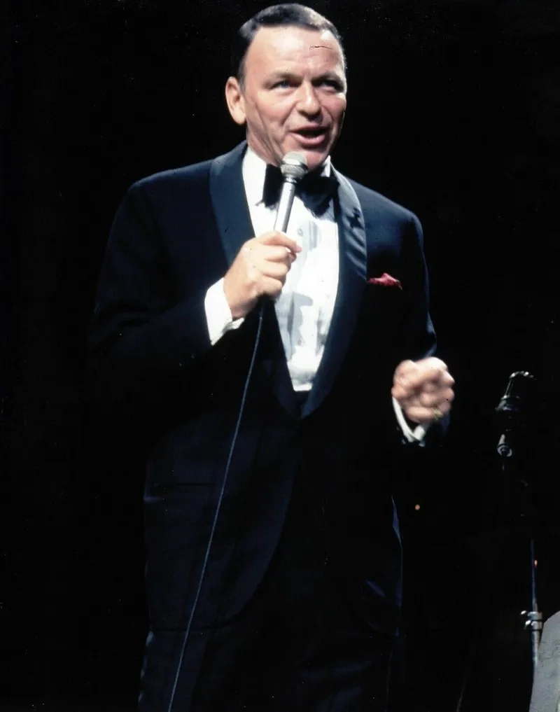 Khoảnh khắc phiêu cùng frank sinatra fly me to the moon